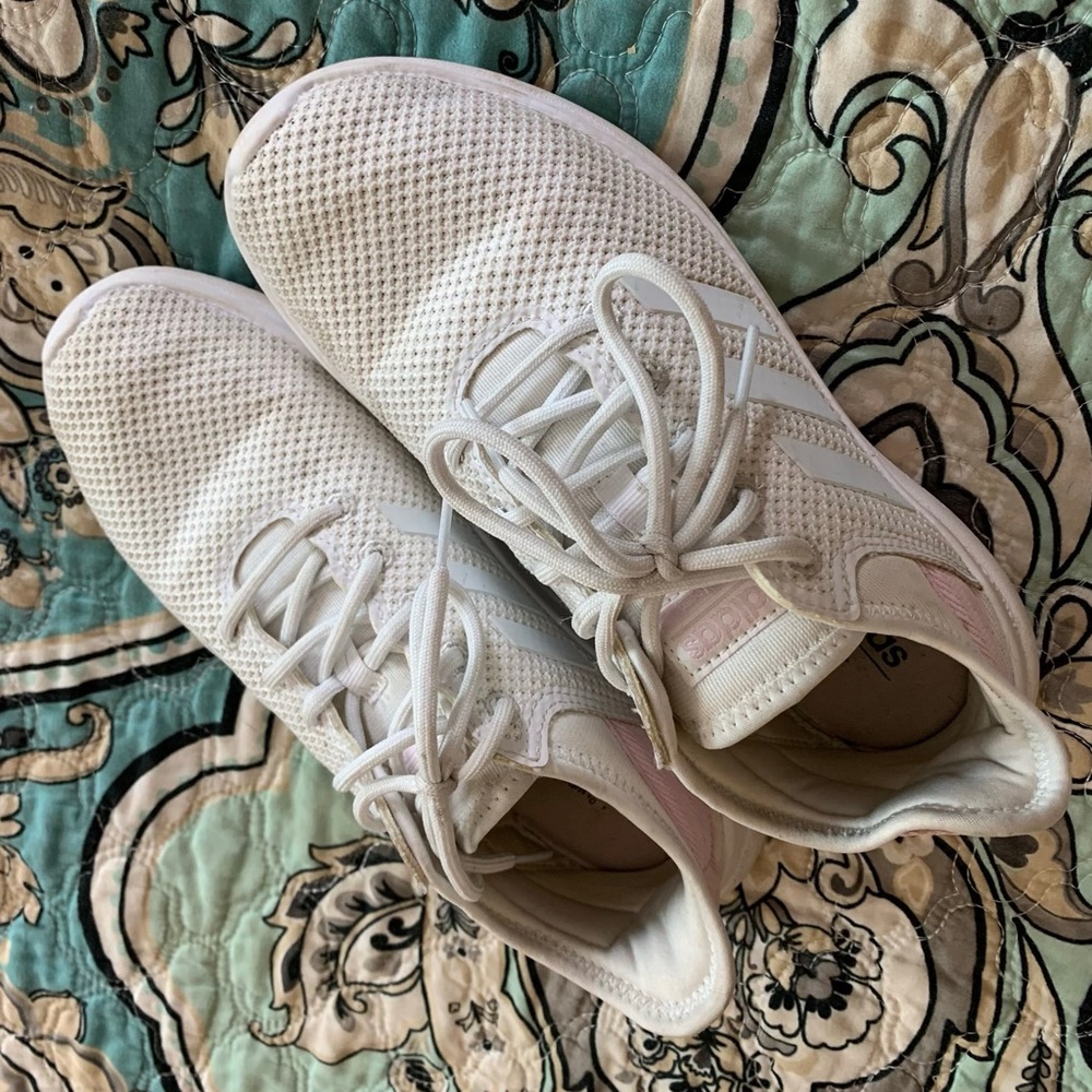 White Adidas tennis